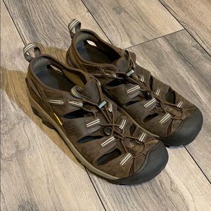 Keen Mens enclosed waterproof sandals - Size 12